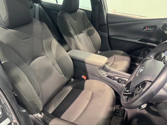 プリウス Ｓ　衝突被害軽減ブレーキ　衝突安全ボディ　ナビ　ＥＴＣ　バックカメラ　クルーズコントロール　オートマチックハイビーム　Ｂｌｕｅｔｏｏｔｈ　ＬＥＤヘッドライト（22枚目）