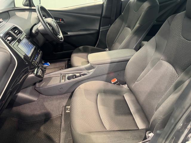 プリウス Ｓ　衝突被害軽減ブレーキ　衝突安全ボディ　ナビ　ＥＴＣ　バックカメラ　クルーズコントロール　オートマチックハイビーム　Ｂｌｕｅｔｏｏｔｈ　ＬＥＤヘッドライト（28枚目）