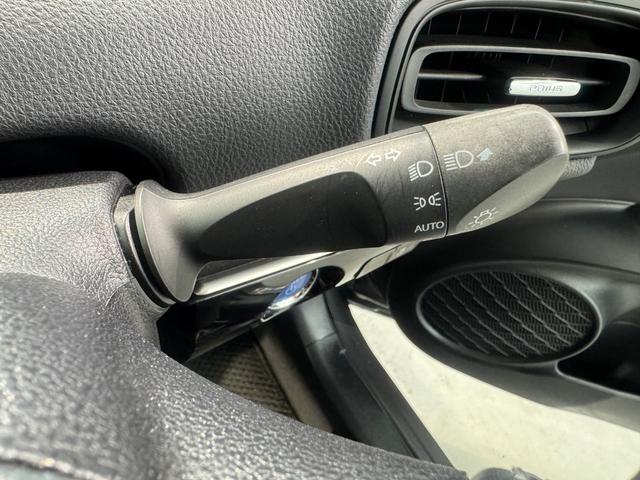 プリウス Ｓ　衝突被害軽減ブレーキ　衝突安全ボディ　ナビ　ＥＴＣ　バックカメラ　クルーズコントロール　オートマチックハイビーム　Ｂｌｕｅｔｏｏｔｈ　ＬＥＤヘッドライト（35枚目）