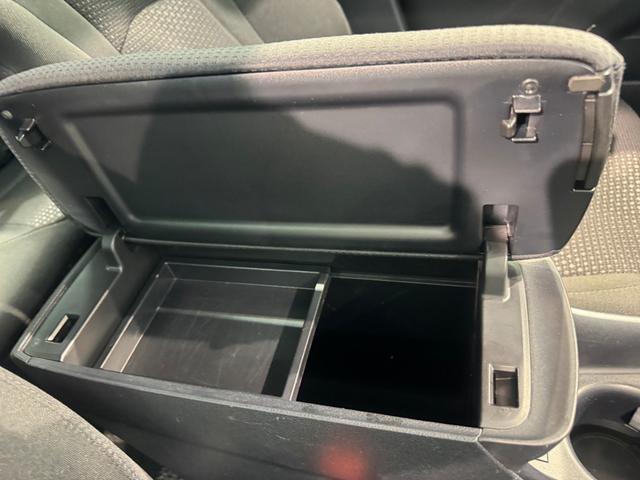 プリウス Ｓ　衝突被害軽減ブレーキ　衝突安全ボディ　ナビ　ＥＴＣ　バックカメラ　クルーズコントロール　オートマチックハイビーム　Ｂｌｕｅｔｏｏｔｈ　ＬＥＤヘッドライト（46枚目）