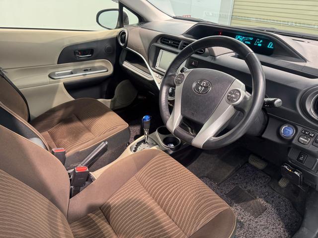 アクア G ナビ オートライト ETC プッシュスタート アルミホイール(21枚目)