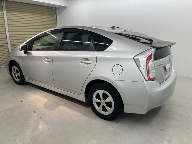 プリウス Ｓ　ナビ　ＴＶ　Ｂｌｕｅｔｈｏｏｔｈ接続　バックモニター　ＥＴＣ　ＨＩＤヘッドライト　フォグランプ　スマートキー　プッシュスタート（11枚目）