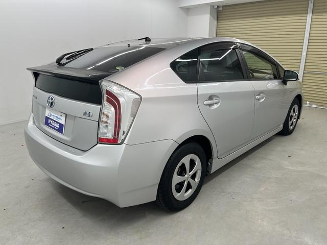 プリウス Ｓ　ナビ　ＴＶ　Ｂｌｕｅｔｈｏｏｔｈ接続　バックモニター　ＥＴＣ　ＨＩＤヘッドライト　フォグランプ　スマートキー　プッシュスタート（13枚目）