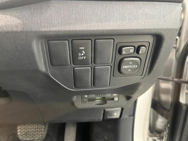 プリウス Ｓ　ナビ　ＴＶ　Ｂｌｕｅｔｈｏｏｔｈ接続　バックモニター　ＥＴＣ　ＨＩＤヘッドライト　フォグランプ　スマートキー　プッシュスタート（29枚目）