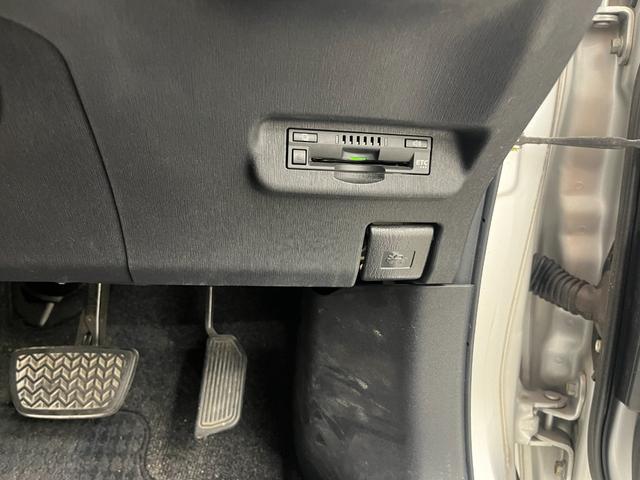 プリウス Ｓ　ナビ　ＴＶ　Ｂｌｕｅｔｈｏｏｔｈ接続　バックモニター　ＥＴＣ　ＨＩＤヘッドライト　フォグランプ　スマートキー　プッシュスタート（30枚目）