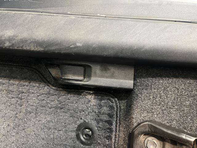 プリウス Ｓ　ナビ　ＴＶ　Ｂｌｕｅｔｈｏｏｔｈ接続　バックモニター　ＥＴＣ　ＨＩＤヘッドライト　フォグランプ　スマートキー　プッシュスタート（31枚目）