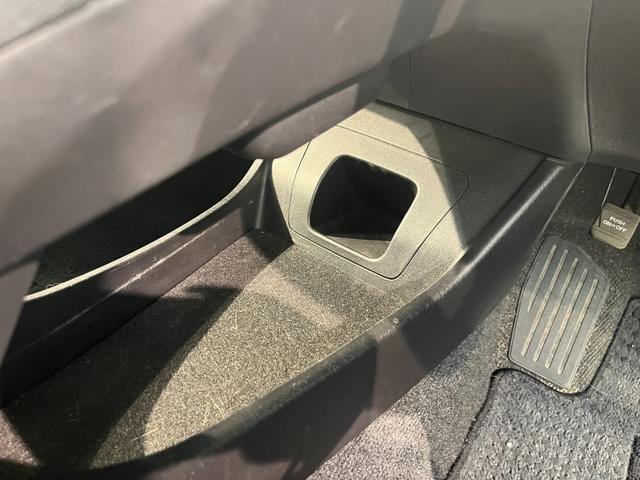 プリウス Ｓ　ナビ　ＴＶ　Ｂｌｕｅｔｈｏｏｔｈ接続　バックモニター　ＥＴＣ　ＨＩＤヘッドライト　フォグランプ　スマートキー　プッシュスタート（38枚目）