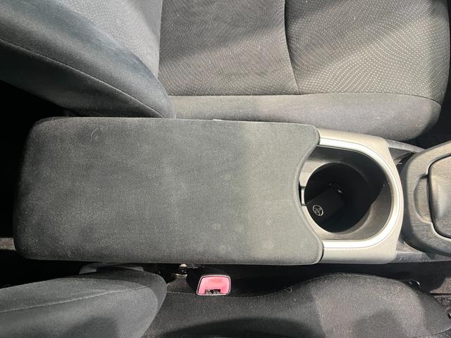 プリウス Ｓ　ナビ　ＴＶ　Ｂｌｕｅｔｈｏｏｔｈ接続　バックモニター　ＥＴＣ　ＨＩＤヘッドライト　フォグランプ　スマートキー　プッシュスタート（41枚目）