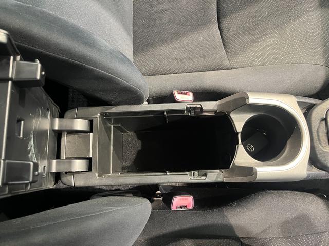 プリウス Ｓ　ナビ　ＴＶ　Ｂｌｕｅｔｈｏｏｔｈ接続　バックモニター　ＥＴＣ　ＨＩＤヘッドライト　フォグランプ　スマートキー　プッシュスタート（42枚目）