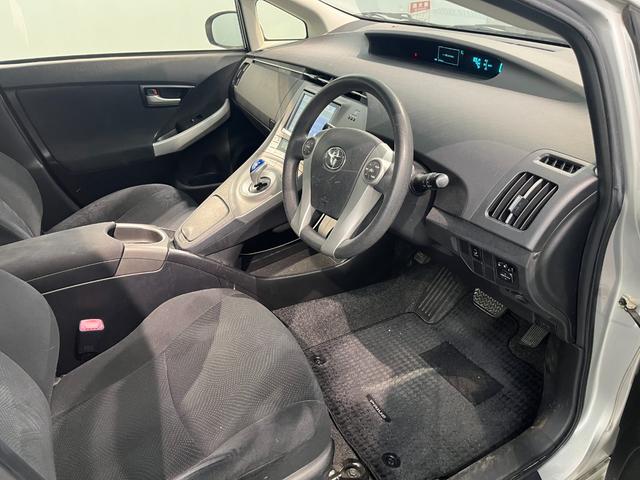 プリウス Ｓ　ナビ　ＴＶ　Ｂｌｕｅｔｈｏｏｔｈ接続　バックモニター　ＥＴＣ　ＨＩＤヘッドライト　フォグランプ　スマートキー　プッシュスタート（44枚目）