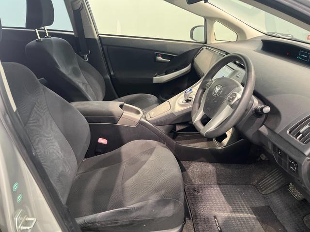 プリウス Ｓ　ナビ　ＴＶ　Ｂｌｕｅｔｈｏｏｔｈ接続　バックモニター　ＥＴＣ　ＨＩＤヘッドライト　フォグランプ　スマートキー　プッシュスタート（45枚目）