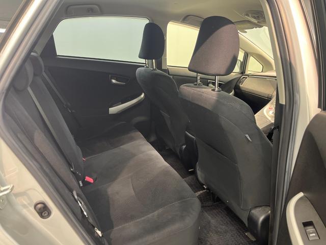 プリウス Ｓ　ナビ　ＴＶ　Ｂｌｕｅｔｈｏｏｔｈ接続　バックモニター　ＥＴＣ　ＨＩＤヘッドライト　フォグランプ　スマートキー　プッシュスタート（47枚目）