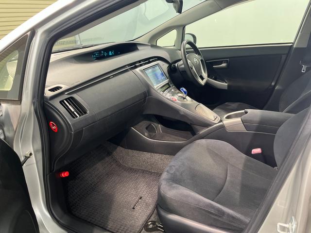 プリウス Ｓ　ナビ　ＴＶ　Ｂｌｕｅｔｈｏｏｔｈ接続　バックモニター　ＥＴＣ　ＨＩＤヘッドライト　フォグランプ　スマートキー　プッシュスタート（52枚目）