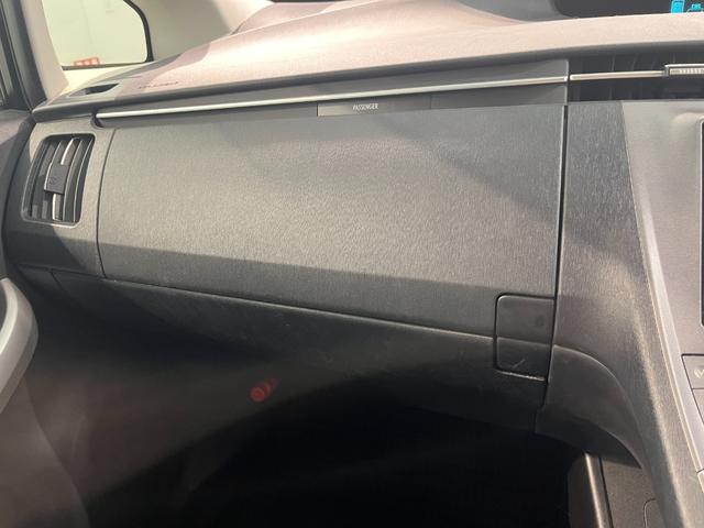 プリウス Ｓ　ナビ　ＴＶ　Ｂｌｕｅｔｈｏｏｔｈ接続　バックモニター　ＥＴＣ　ＨＩＤヘッドライト　フォグランプ　スマートキー　プッシュスタート（57枚目）