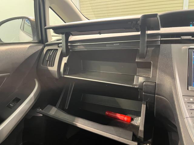 プリウス Ｓ　ナビ　ＴＶ　Ｂｌｕｅｔｈｏｏｔｈ接続　バックモニター　ＥＴＣ　ＨＩＤヘッドライト　フォグランプ　スマートキー　プッシュスタート（58枚目）