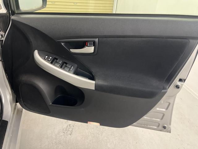 プリウス Ｓ　ナビ　ＴＶ　Ｂｌｕｅｔｈｏｏｔｈ接続　バックモニター　ＥＴＣ　ＨＩＤヘッドライト　フォグランプ　スマートキー　プッシュスタート（63枚目）