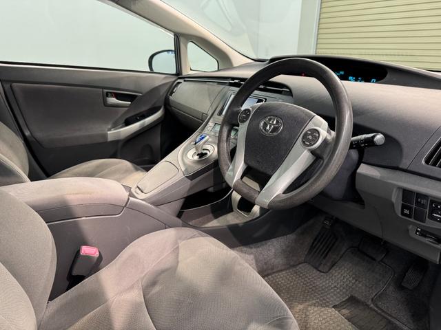 プリウス Ｓ　プラズマクラスター搭載ＬＥＤルームランプ　ワンセグＴＶ　バックカメラ　ＥＴＣ　オートライト　フロントフォグランプ　電動格納式ミラー（21枚目）