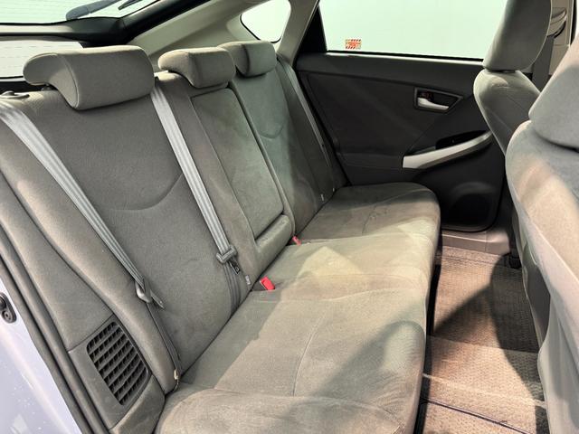 プリウス Ｓ　プラズマクラスター搭載ＬＥＤルームランプ　ワンセグＴＶ　バックカメラ　ＥＴＣ　オートライト　フロントフォグランプ　電動格納式ミラー（24枚目）