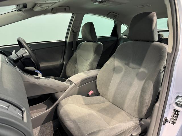 プリウス Ｓ　プラズマクラスター搭載ＬＥＤルームランプ　ワンセグＴＶ　バックカメラ　ＥＴＣ　オートライト　フロントフォグランプ　電動格納式ミラー（28枚目）