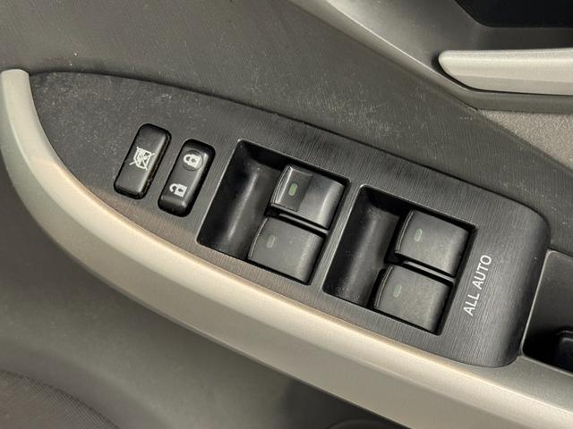プリウス Ｓ　プラズマクラスター搭載ＬＥＤルームランプ　ワンセグＴＶ　バックカメラ　ＥＴＣ　オートライト　フロントフォグランプ　電動格納式ミラー（56枚目）