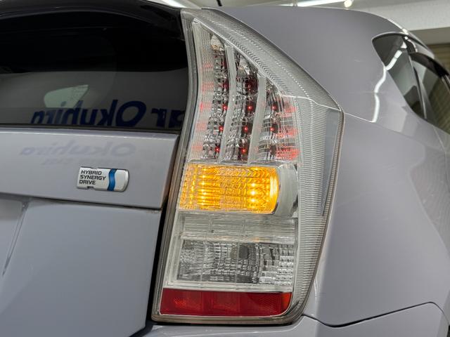 プリウス Ｓ　プラズマクラスター搭載ＬＥＤルームランプ　ワンセグＴＶ　バックカメラ　ＥＴＣ　オートライト　フロントフォグランプ　電動格納式ミラー（64枚目）