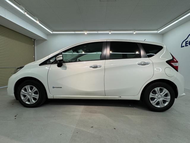 ノート ｅ－パワー　Ｂ　社外ナビ　ワンセグＴＶ　デジタルインナーミラー　アラウンドビューモニター　Ｂｌｕｅｔｏｏｔｈ接続　ＥＴＣ　横滑り防止装置　オートライト（10枚目）