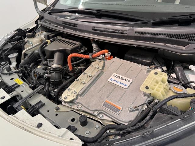 ノート ｅ－パワー　Ｂ　社外ナビ　ワンセグＴＶ　デジタルインナーミラー　アラウンドビューモニター　Ｂｌｕｅｔｏｏｔｈ接続　ＥＴＣ　横滑り防止装置　オートライト（65枚目）