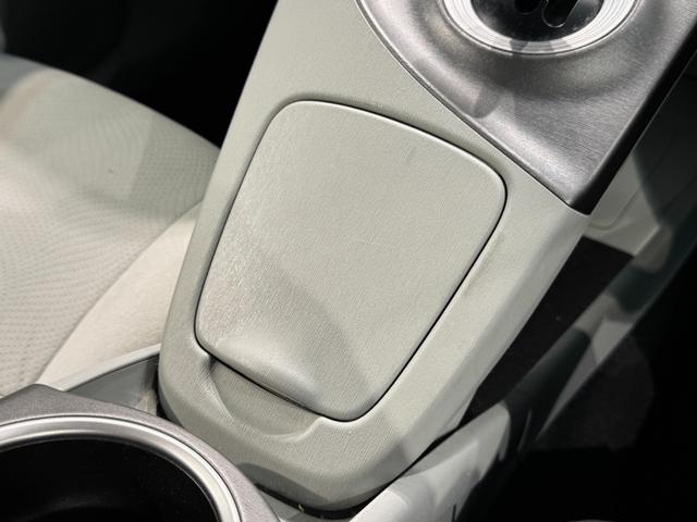 プリウス Ｓ　純正ナビ　ＴＶ　ＥＴＣ　ステアリングスイッチ　オートライト　ＨＩＤヘッドライト　電動格納式ミラー　Ｂｌｕｅｔｏｏｔｈ接続　スペアキー（47枚目）