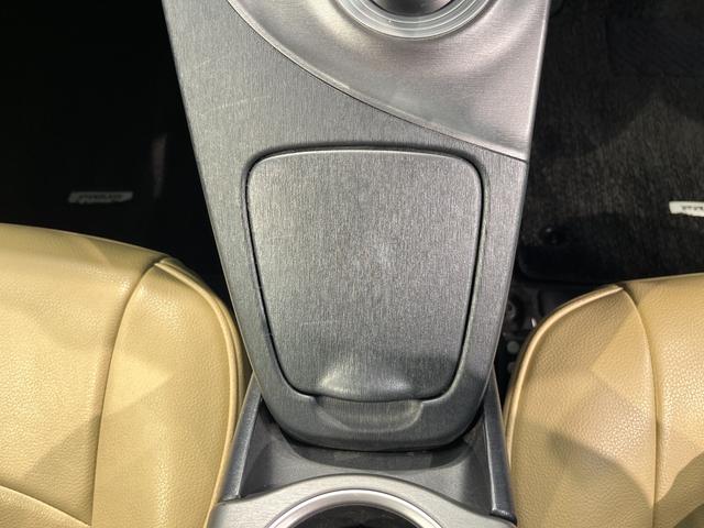 プリウス S 純正ナビ TV バックカメラ HIDヘッドライト スマートキー プッシュスタート フォグランプ パワーステーション パワーウィンドウ(35枚目)