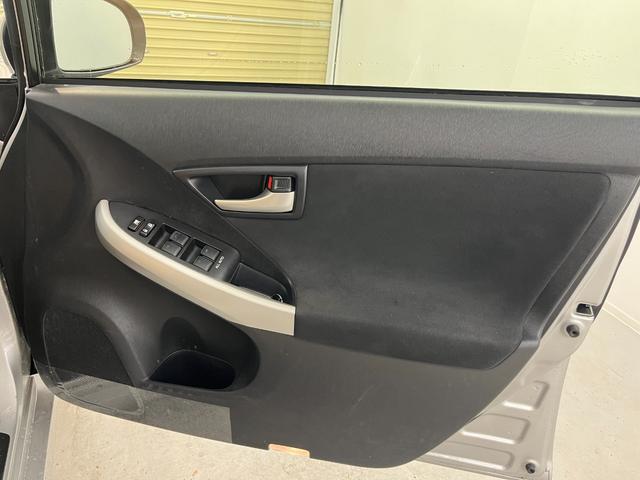 プリウス S 純正ナビ TV バックカメラ HIDヘッドライト スマートキー プッシュスタート フォグランプ パワーステーション パワーウィンドウ(56枚目)