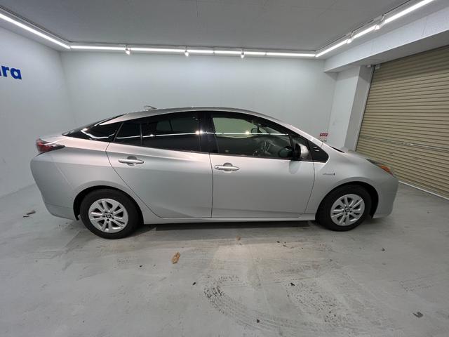 プリウス Sセーフティプラス トヨタ純正ナビ TV Bluetooth接続 バックカメラ ビルトインETC LEDヘッドライト スマートキー レーダークルーズコントロール(14枚目)