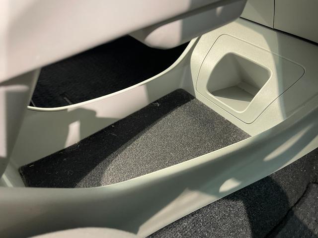 プリウス S ナビ TV Bluetooth接続 バックカメラ ドライブレコーダー ビルドインETC HIDヘッドライト フォグランプ スマートキー(34枚目)