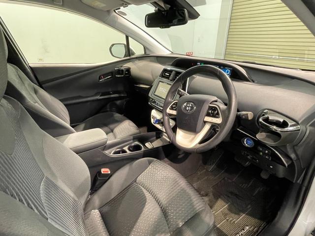 プリウス Sセーフティプラス 純正ナビ フルセグTV Bluetooth接続 バックカメラ ETC LEDヘッドライト フォグランプ スマートキー プッシュスタート(41枚目)