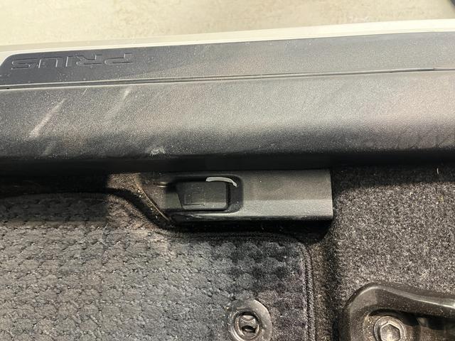 プリウス S オーディオラジオ ビルトインETC HIDヘッドライト フォグランプ スマートキー プッシュスタート パワーウィンドウ パワーステーション(32枚目)