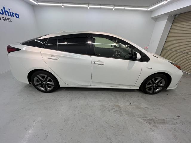 プリウス Ｓツーリングセレクション　アルパイン９インチナビ　フルセグＴＶ　Ｂｌｕｅｔｈｏｏｔｈ接続　バックカメラ　シートヒーター　ＥＴＣ　レザーシート　ドライブレコーダー　ＬＥＤヘッドライト（14枚目）