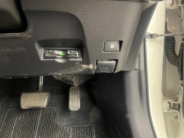 プリウス Ｓツーリングセレクション　アルパイン９インチナビ　フルセグＴＶ　Ｂｌｕｅｔｈｏｏｔｈ接続　バックカメラ　シートヒーター　ＥＴＣ　レザーシート　ドライブレコーダー　ＬＥＤヘッドライト（30枚目）