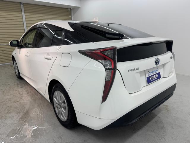 プリウス Ｓ　ナビ　ＴＶ　Ｂｌｕｅｔｈｏｏｔｈ接続　バックカメラ　ＥＴＣ　ドライブレコーダー　ＬＥＤヘッドライト　フォグランプ　スマートキー（11枚目）