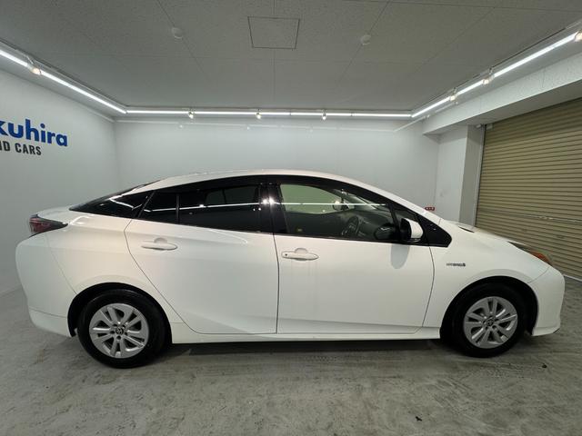 プリウス Ｓ　ナビ　ＴＶ　Ｂｌｕｅｔｈｏｏｔｈ接続　バックカメラ　ＥＴＣ　ドライブレコーダー　ＬＥＤヘッドライト　フォグランプ　スマートキー（14枚目）