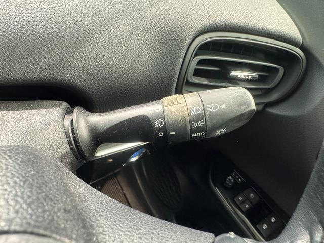 プリウス Ｓ　ナビ　ＴＶ　Ｂｌｕｅｔｈｏｏｔｈ接続　バックカメラ　ＥＴＣ　ドライブレコーダー　ＬＥＤヘッドライト　フォグランプ　スマートキー（24枚目）