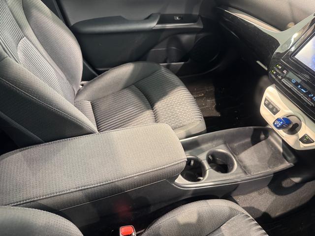 プリウス Ｓ　ナビ　ＴＶ　Ｂｌｕｅｔｈｏｏｔｈ接続　バックカメラ　ＥＴＣ　ドライブレコーダー　ＬＥＤヘッドライト　フォグランプ　スマートキー（40枚目）