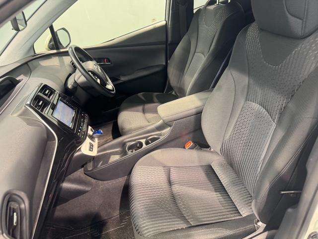 プリウス Ｓ　ナビ　ＴＶ　Ｂｌｕｅｔｈｏｏｔｈ接続　バックカメラ　ＥＴＣ　ドライブレコーダー　ＬＥＤヘッドライト　フォグランプ　スマートキー（49枚目）