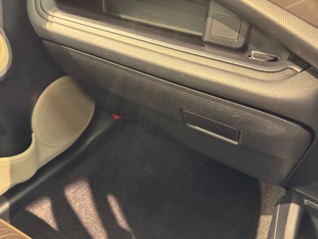 アクア Ｇ　ナビ　ワンセグＴＶ　Ｂｌｕｅｔｈｏｏｔｈ接続　バックカメラ　ＥＴＣ　ドライブレコーダー　純正エアロ　プッシュスタート　スマートキー（55枚目）