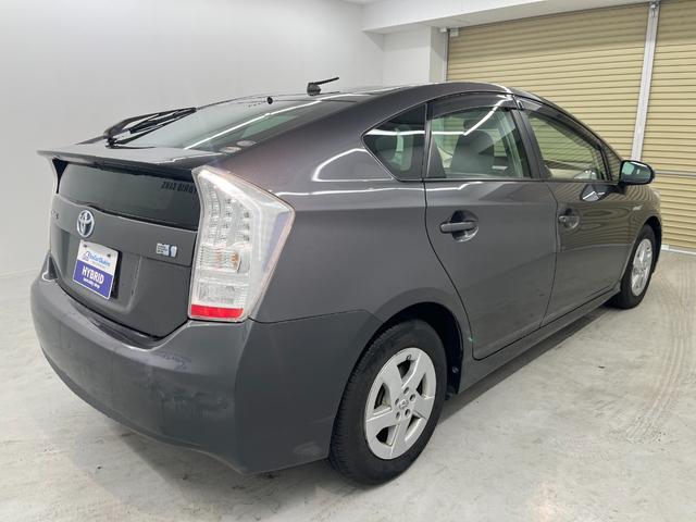 プリウス Ｓ　ＬＥＤエディション　ナビ　ワンセグＴＶ　バックカメラ　ＥＴＣ　ヘッドライトウォッシャー　ＬＥＤヘッドライト　フォグランプ　スマートキー　プッシュスタート（13枚目）