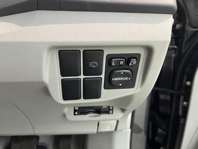プリウス Ｓ　ＬＥＤエディション　ナビ　ワンセグＴＶ　バックカメラ　ＥＴＣ　ヘッドライトウォッシャー　ＬＥＤヘッドライト　フォグランプ　スマートキー　プッシュスタート（29枚目）