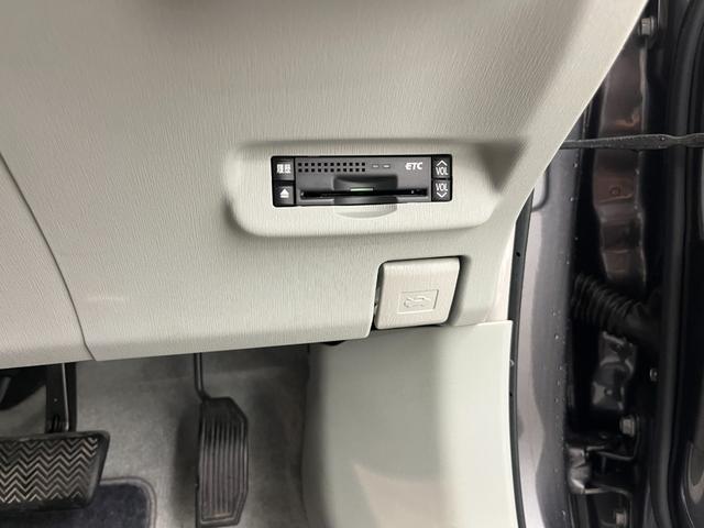 プリウス Ｓ　ＬＥＤエディション　ナビ　ワンセグＴＶ　バックカメラ　ＥＴＣ　ヘッドライトウォッシャー　ＬＥＤヘッドライト　フォグランプ　スマートキー　プッシュスタート（30枚目）