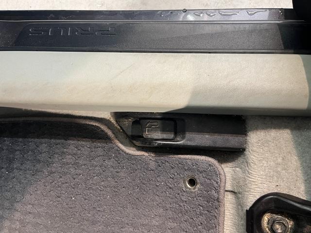 プリウス Ｓ　ＬＥＤエディション　ナビ　ワンセグＴＶ　バックカメラ　ＥＴＣ　ヘッドライトウォッシャー　ＬＥＤヘッドライト　フォグランプ　スマートキー　プッシュスタート（31枚目）