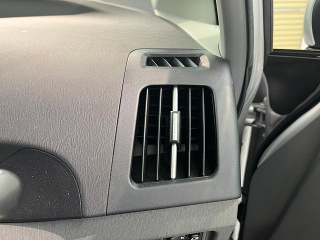 プリウス Ｓ　ナビ　ＴＶ　バックカメラ　ビルトインＥＴＣ　フォグランプ　オートライト　スマートキー　プッシュスタート　ＰＷ　ＰＳ（28枚目）