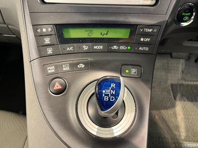 プリウス Ｓ　ナビ　ＴＶ　バックカメラ　ビルトインＥＴＣ　フォグランプ　オートライト　スマートキー　プッシュスタート　ＰＷ　ＰＳ（37枚目）