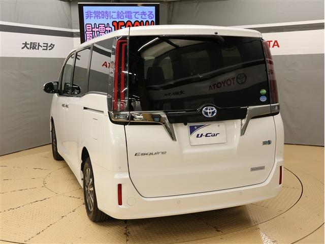エスクァイア ハイブリッドＧｉプレミアムパッケジブラックテーラード　フルセグ　メモリーナビ　ＤＶＤ再生　後席モニター　バックカメラ　衝突被害軽減システム　ＥＴＣ　両側電動スライド　ＬＥＤヘッドランプ　乗車定員７人　３列シート（4枚目）