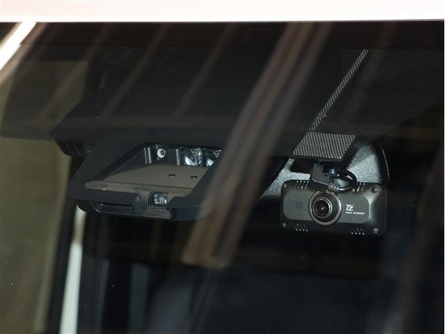 エスクァイア ハイブリッドＧｉプレミアムパッケジブラックテーラード　フルセグ　メモリーナビ　ＤＶＤ再生　後席モニター　バックカメラ　衝突被害軽減システム　ＥＴＣ　両側電動スライド　ＬＥＤヘッドランプ　乗車定員７人　３列シート（6枚目）